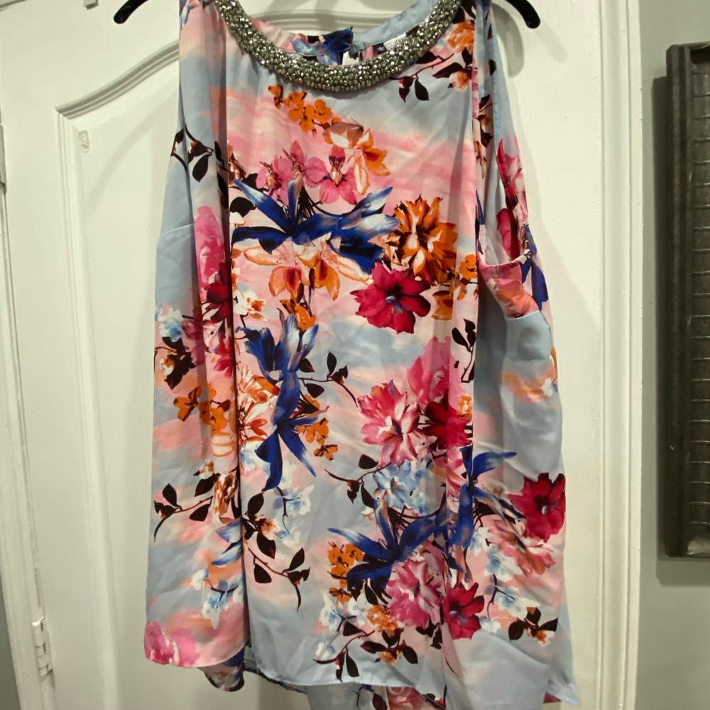 Jennifer Lopez plus size top